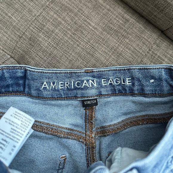 American Eagle Outfitters Medium Wash Distressed Curvy Mom Jeans - Picture 6 of 10